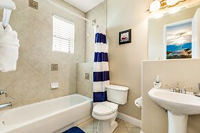 Stunning Large 7 bed Home With Private Pool, Spa, Balcony, Cinema Room