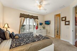 Stunning Large 7 bed Home With Private Pool, Spa, Balcony, Cinema Room