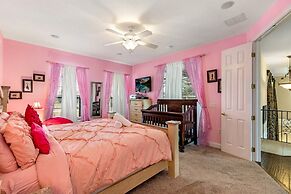 Stunning Large 7 bed Home With Private Pool, Spa, Balcony, Cinema Room