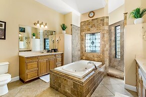 Stunning Large 7 bed Home With Private Pool, Spa, Balcony, Cinema Room