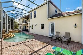 Stunning Large 7 bed Home With Private Pool, Spa, Balcony, Cinema Room