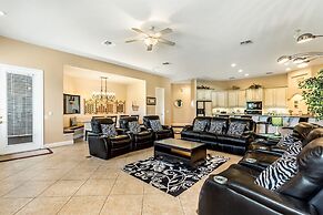 Stunning Large 7 bed Home With Private Pool, Spa, Balcony, Cinema Room