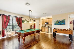 Stunning Large 7 bed Home With Private Pool, Spa, Balcony, Cinema Room