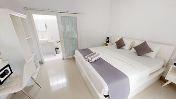 Casa Blanca Gili Air