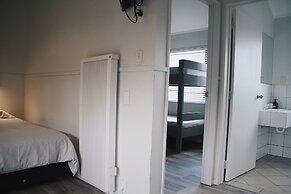 Hugo & Carter's Backpackers & Motel