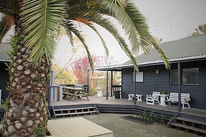 Hugo & Carter's Backpackers & Motel