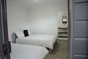 Hugo & Carter's Backpackers & Motel