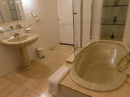 Hotel Casa Ceremines