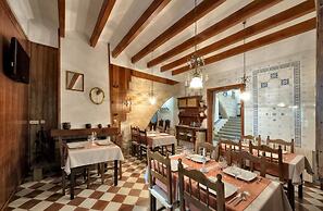 Hotel Casa Ceremines