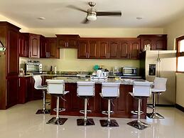 Lujosa Villa Familiar Cerca del Oceano