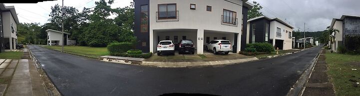 Lujosa Villa Familiar Cerca del Oceano