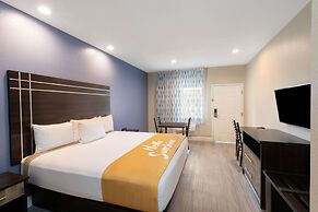 Days Inn & Suites by Wyndham La Porte