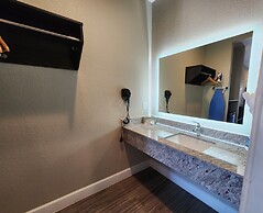 Days Inn & Suites by Wyndham La Porte