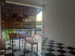 Coconut Hotel - Hostel