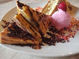 Coconut Hotel - Hostel