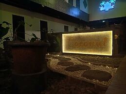 Coconut Hotel - Hostel