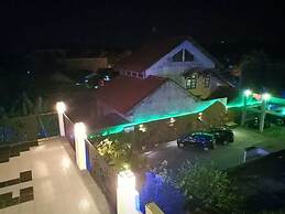 Coconut Hotel - Hostel