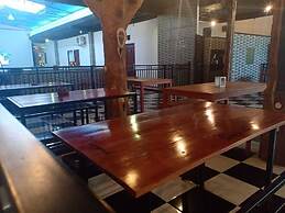 Coconut Hotel - Hostel