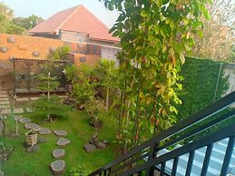 Coconut Hotel - Hostel