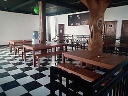 Coconut Hotel - Hostel