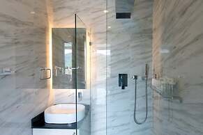 Oceana Sea View Apartments by Alexanders