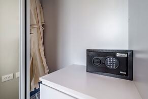 Diamond Condominium 2706