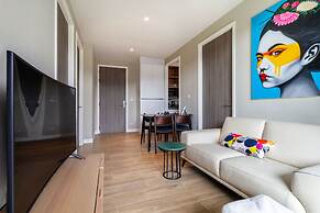 Diamond Condominium 2706