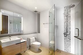 Diamond Condominium 2706