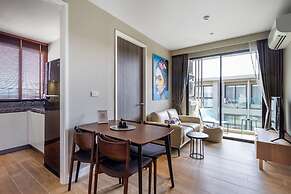Diamond Condominium 2706