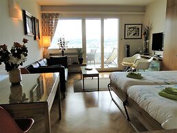 Breathtaking View for a Romantic Stay