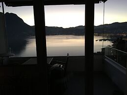 Breathtaking View for a Romantic Stay