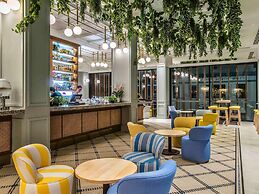 The Adnate Perth - Art Series