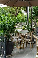 Golden Tree Hotel & Apartment