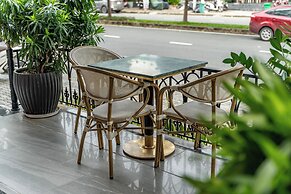 Golden Tree Hotel & Apartment