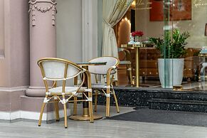 Golden Tree Hotel & Apartment