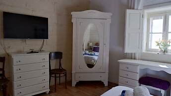 Village Knights Accommodation