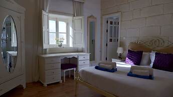 Village Knights Accommodation