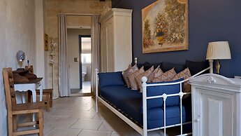 Village Knights Accommodation