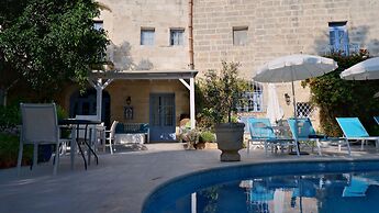 Village Knights Accommodation