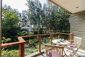 Pearl of Naithon by Alexanders