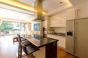 Pearl of Naithon by Alexanders