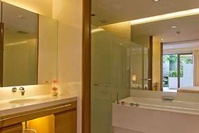 Pearl of Naithon by Alexanders