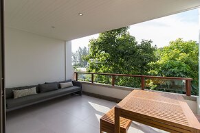 Pearl of Naithon by Alexanders