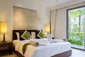 Pearl of Naithon by Alexanders