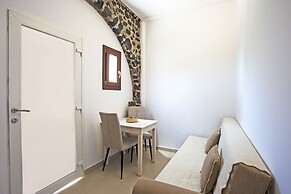 The Birds Villa included Car rental