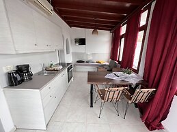 The Birds Villa included Car rental