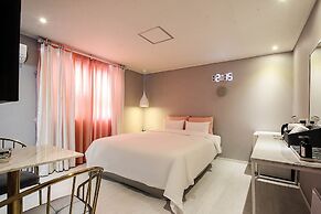 Hotel Momo Juice