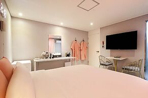 Hotel Momo Juice