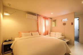 Hotel Momo Juice