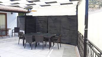 Villa Hibiskus, Sleeps 7 Overlooking Kalkan